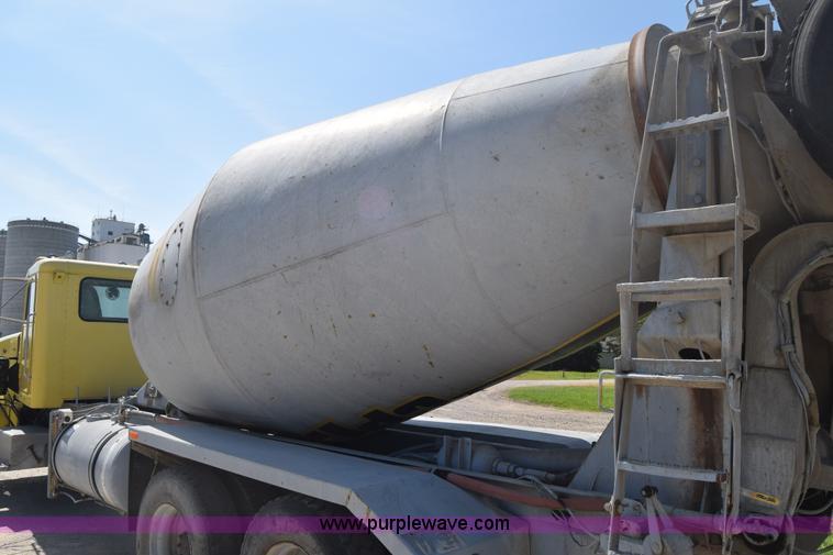 image for item F7889 1987 Peterbilt 349 mixer truck