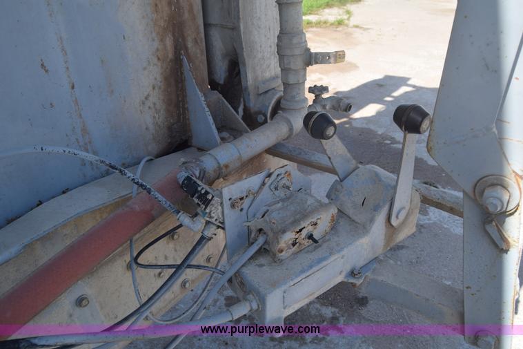 image for item F7889 1987 Peterbilt 349 mixer truck