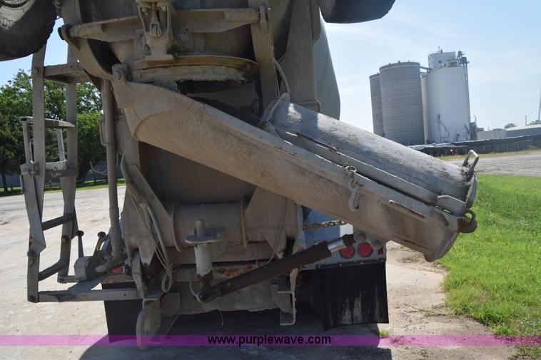 image for item F7889 1987 Peterbilt 349 mixer truck