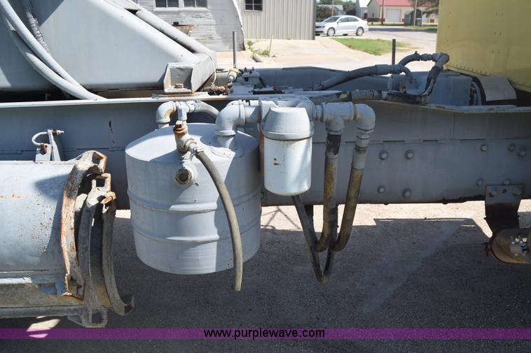 image for item F7889 1987 Peterbilt 349 mixer truck