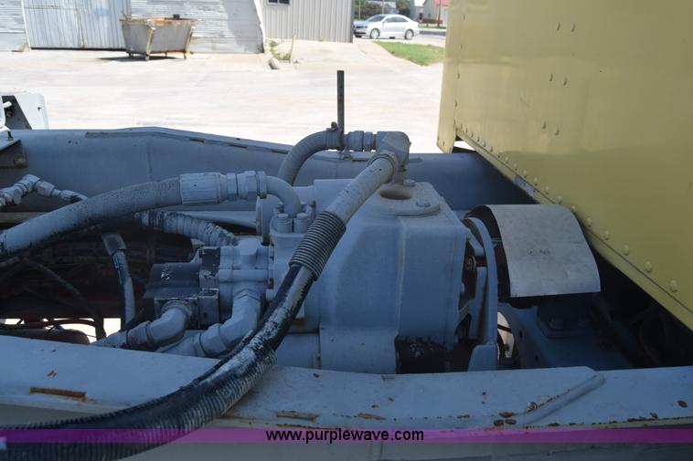 image for item F7889 1987 Peterbilt 349 mixer truck