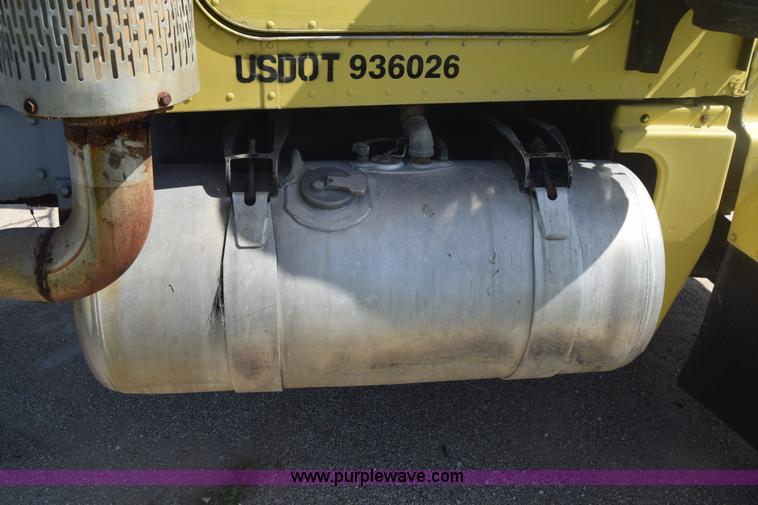 image for item F7889 1987 Peterbilt 349 mixer truck