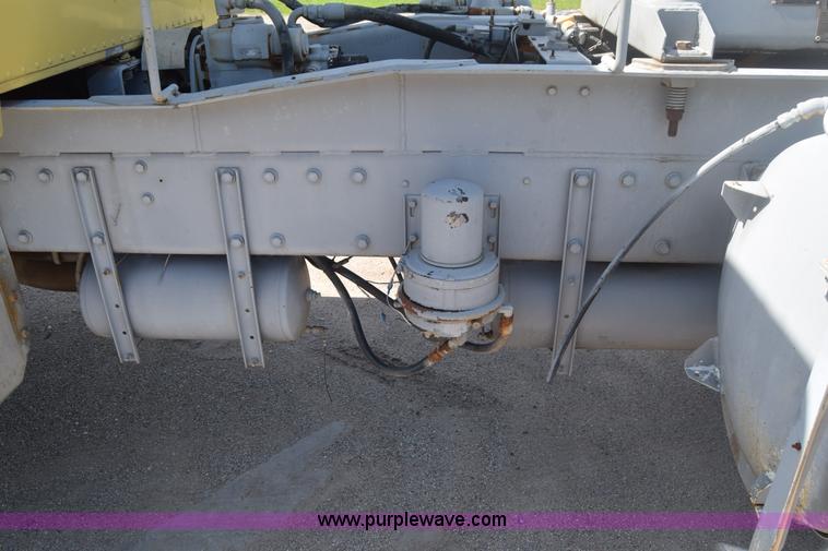 image for item F7889 1987 Peterbilt 349 mixer truck