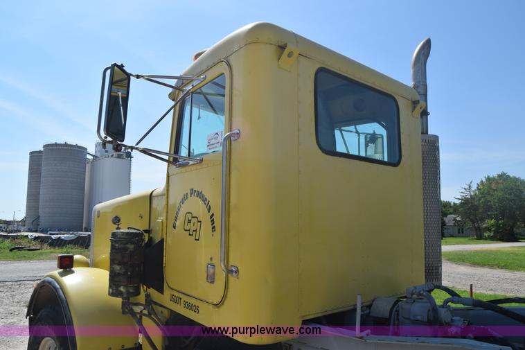 image for item F7889 1987 Peterbilt 349 mixer truck
