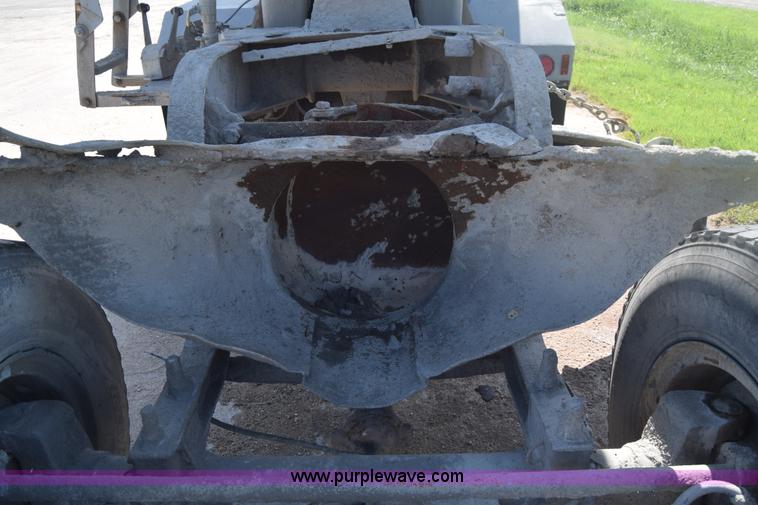 image for item F7889 1987 Peterbilt 349 mixer truck