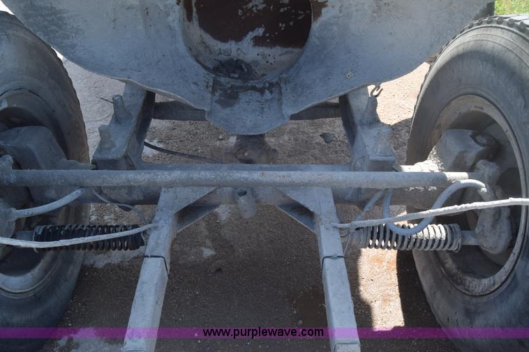 image for item F7889 1987 Peterbilt 349 mixer truck