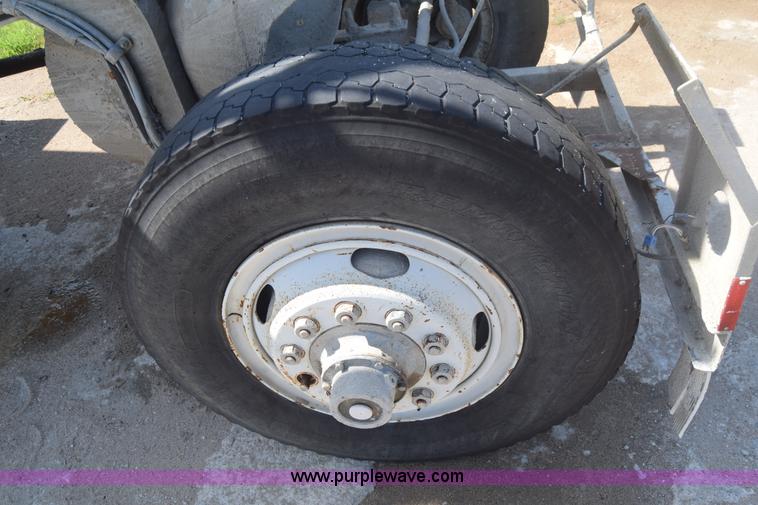 image for item F7889 1987 Peterbilt 349 mixer truck