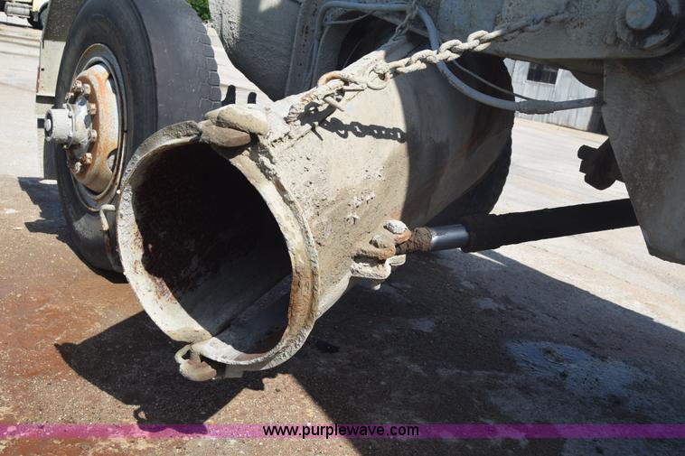 image for item F7889 1987 Peterbilt 349 mixer truck