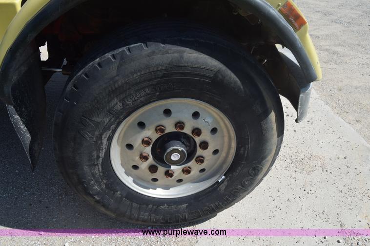 image for item F7889 1987 Peterbilt 349 mixer truck