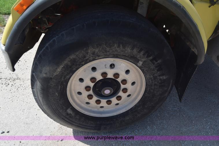 image for item F7889 1987 Peterbilt 349 mixer truck