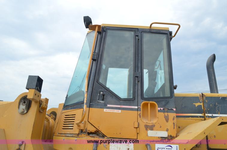 image for item G3664 1995 Caterpillar 966F Series II wheel loader