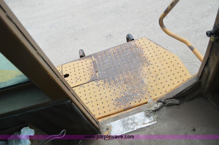 image for item G3664 1995 Caterpillar 966F Series II wheel loader