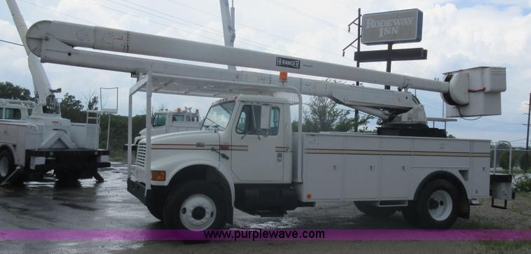 image for item G3686 1999 International 4700 bucket truck