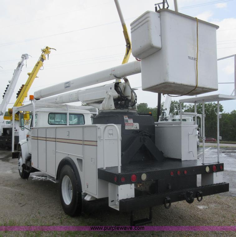 image for item G3686 1999 International 4700 bucket truck