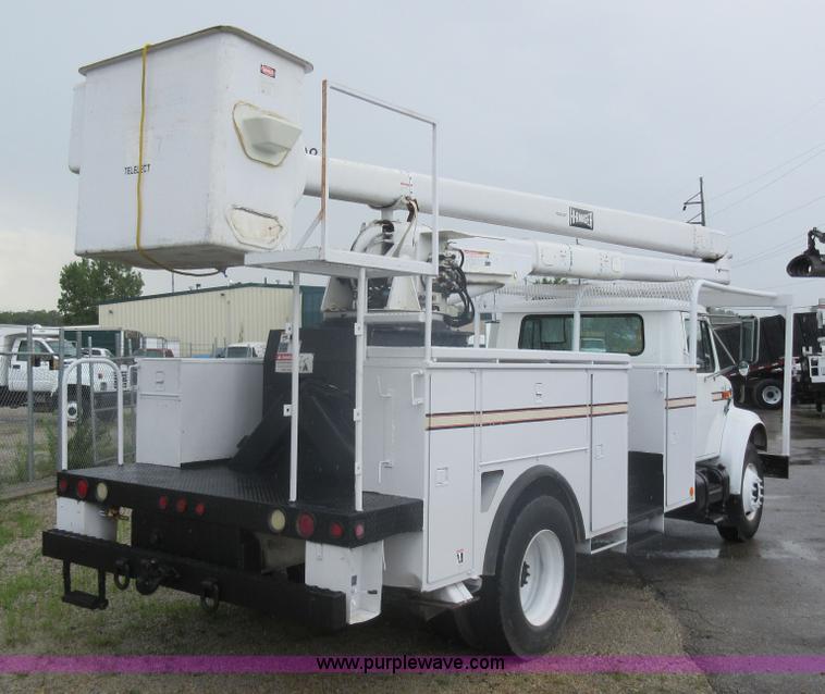 image for item G3686 1999 International 4700 bucket truck