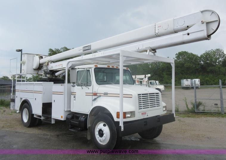 image for item G3686 1999 International 4700 bucket truck