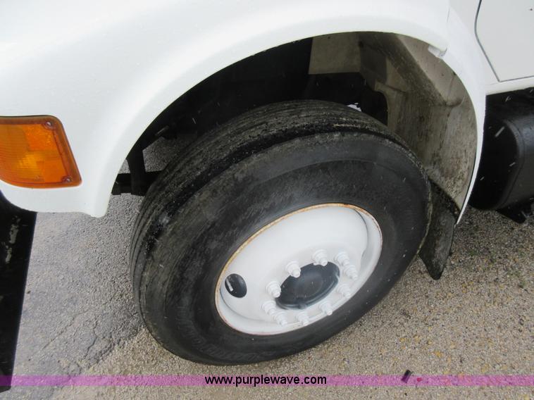 image for item G3686 1999 International 4700 bucket truck