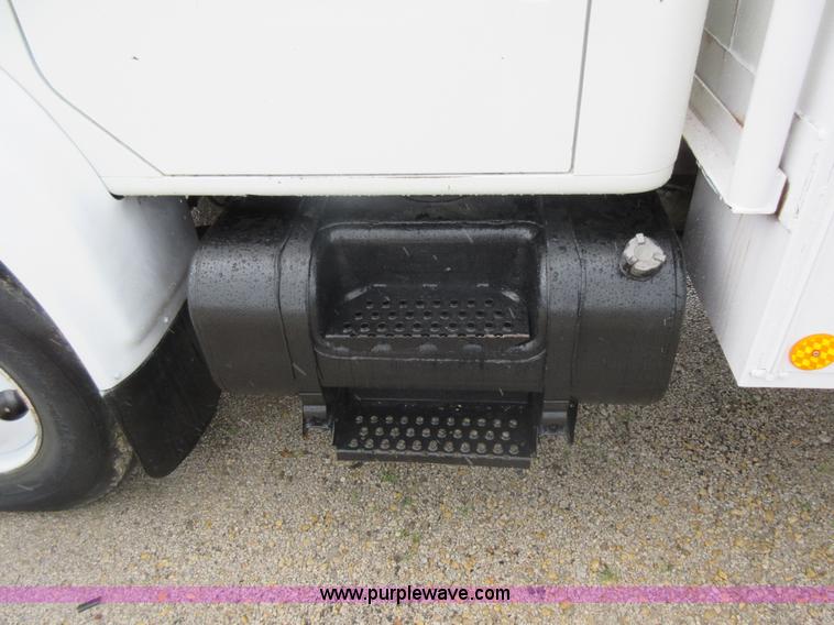 image for item G3686 1999 International 4700 bucket truck