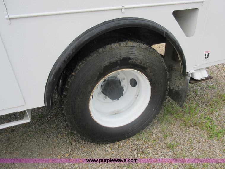 image for item G3686 1999 International 4700 bucket truck