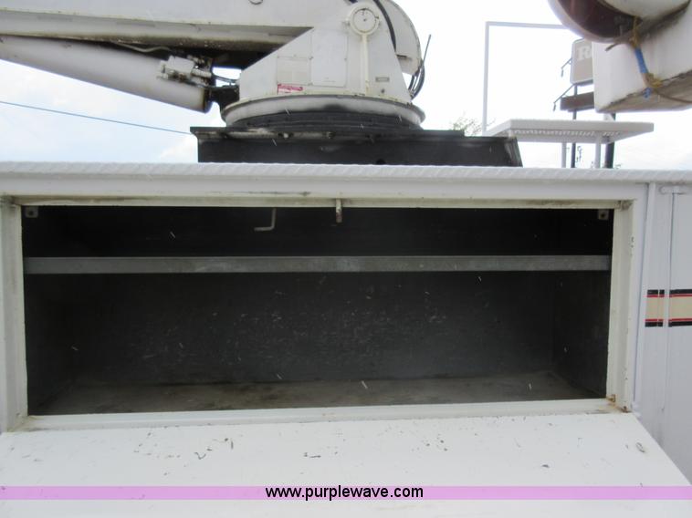 image for item G3686 1999 International 4700 bucket truck