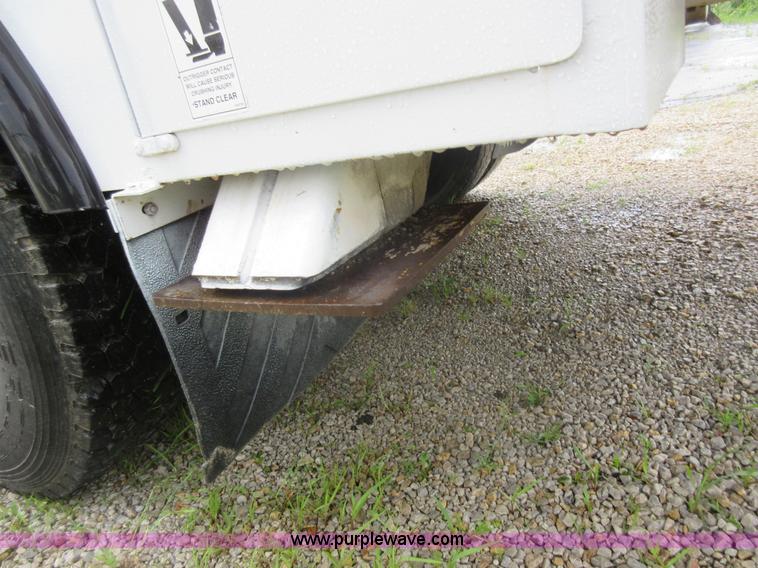 image for item G3686 1999 International 4700 bucket truck