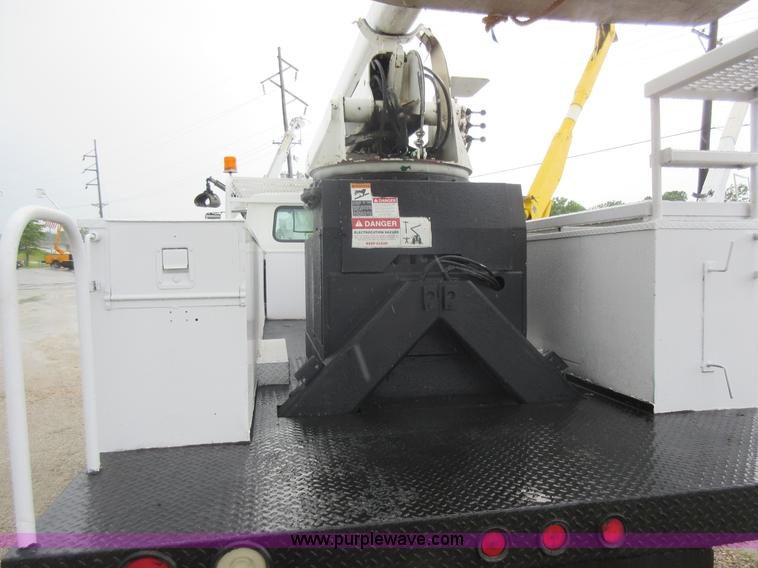 image for item G3686 1999 International 4700 bucket truck