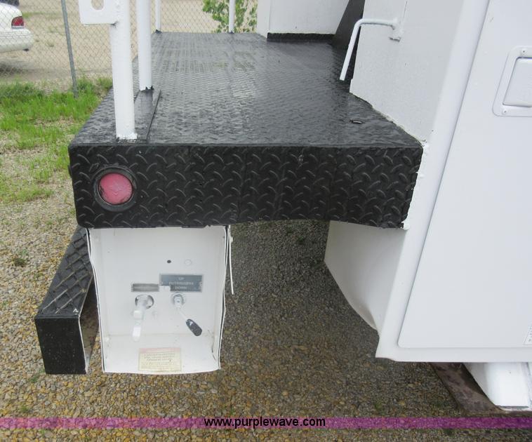 image for item G3686 1999 International 4700 bucket truck