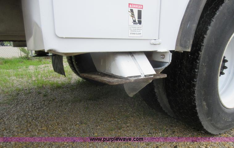 image for item G3686 1999 International 4700 bucket truck