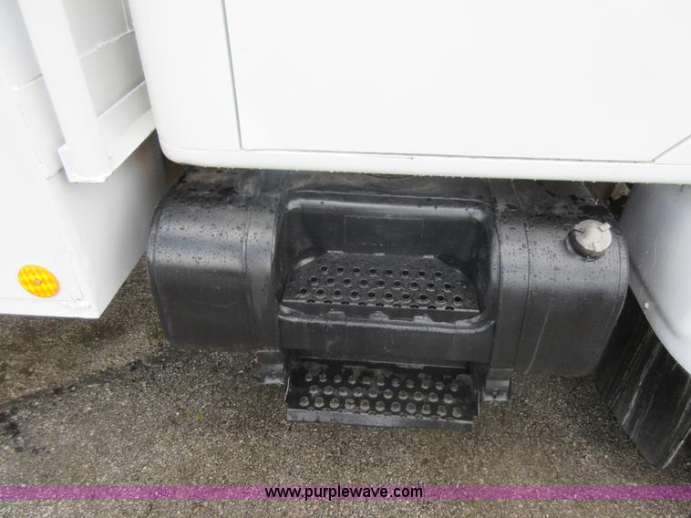 image for item G3686 1999 International 4700 bucket truck