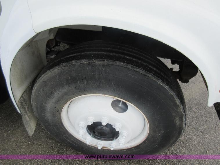 image for item G3686 1999 International 4700 bucket truck