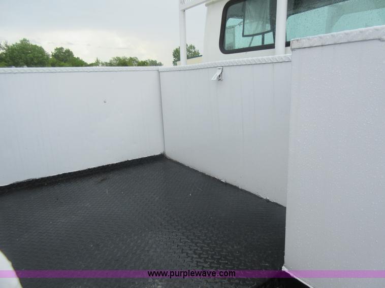 image for item G3686 1999 International 4700 bucket truck