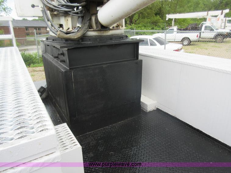image for item G3686 1999 International 4700 bucket truck