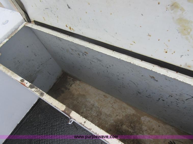 image for item G3686 1999 International 4700 bucket truck