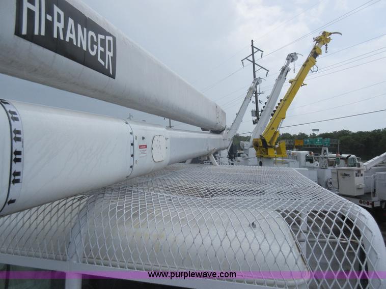 image for item G3686 1999 International 4700 bucket truck