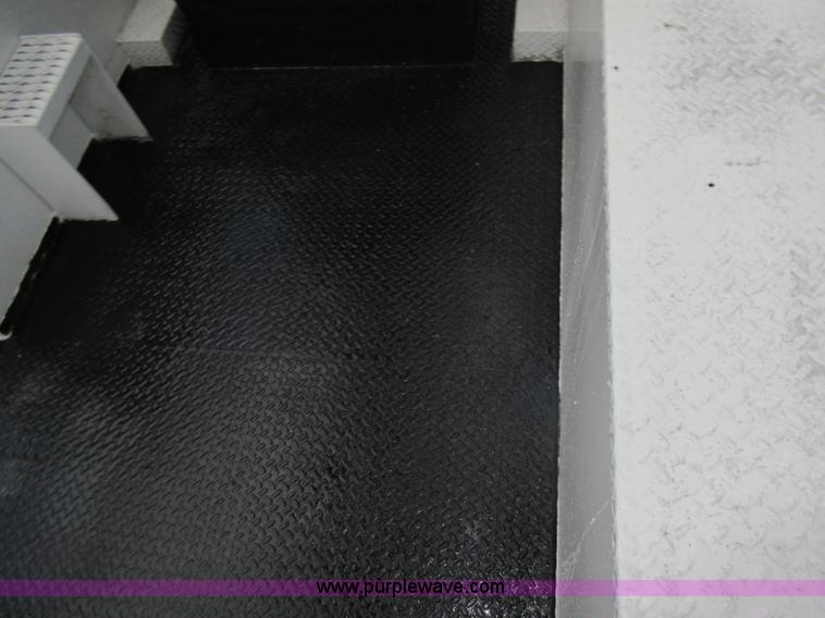 image for item G3686 1999 International 4700 bucket truck