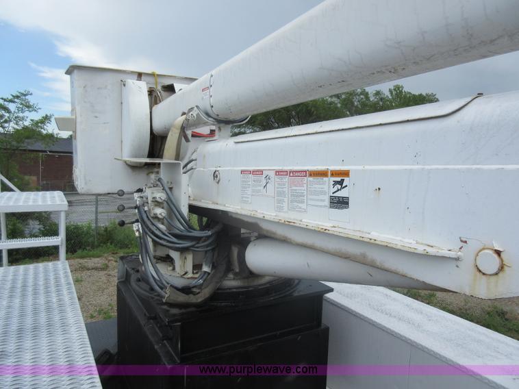 image for item G3686 1999 International 4700 bucket truck