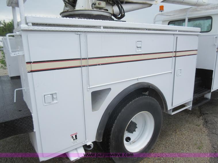 image for item G3686 1999 International 4700 bucket truck