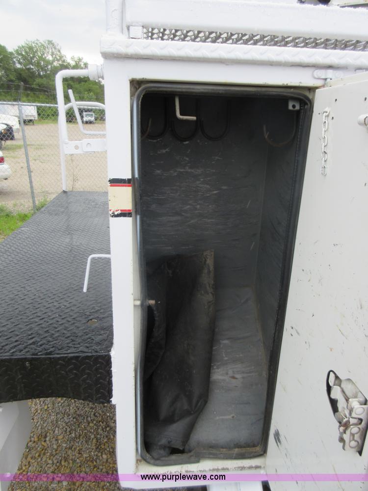 image for item G3686 1999 International 4700 bucket truck