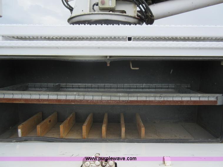 image for item G3686 1999 International 4700 bucket truck