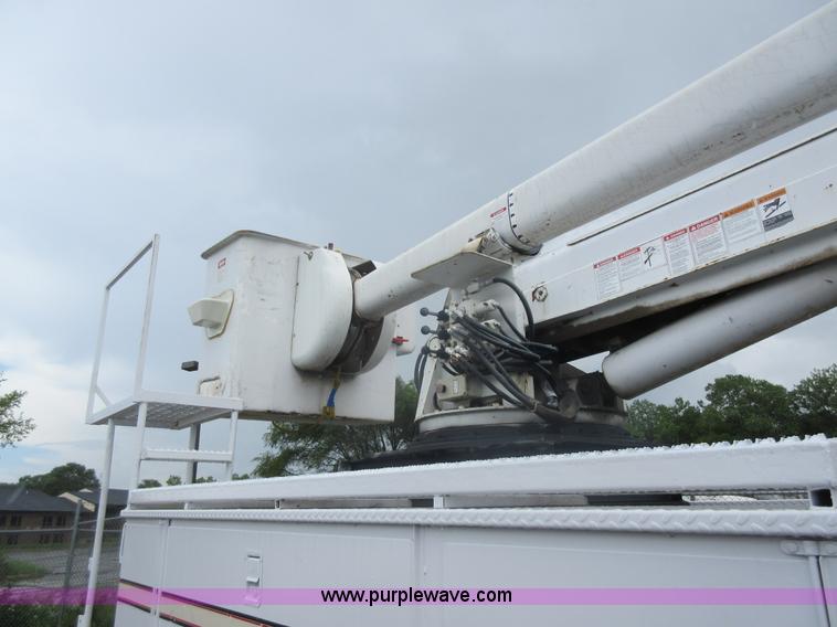 image for item G3686 1999 International 4700 bucket truck