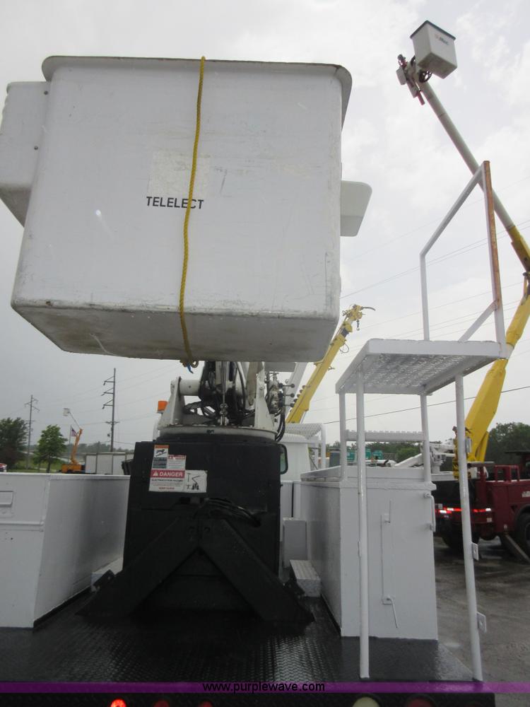 image for item G3686 1999 International 4700 bucket truck