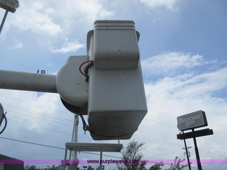 image for item G3686 1999 International 4700 bucket truck