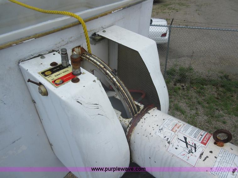 image for item G3686 1999 International 4700 bucket truck