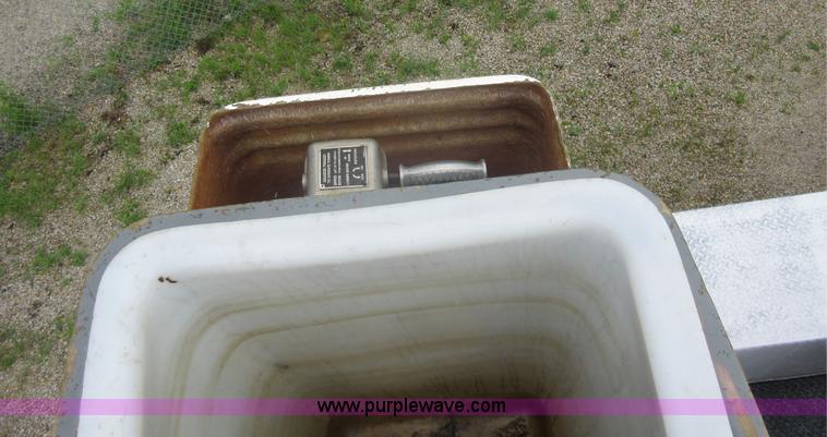 image for item G3686 1999 International 4700 bucket truck