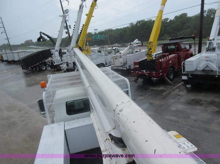 image for item G3686 1999 International 4700 bucket truck