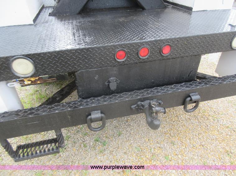 image for item G3686 1999 International 4700 bucket truck