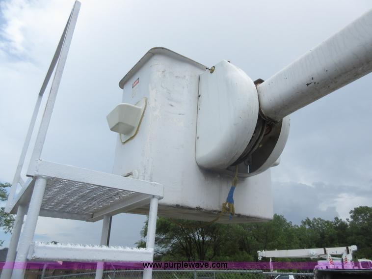 image for item G3686 1999 International 4700 bucket truck