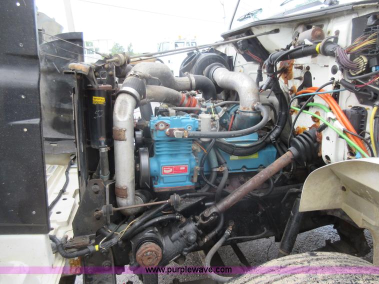 image for item G3686 1999 International 4700 bucket truck