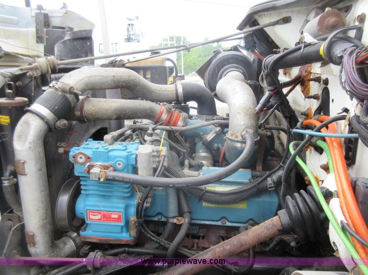 image for item G3686 1999 International 4700 bucket truck