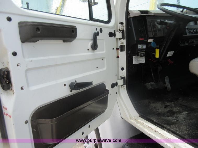 image for item G3686 1999 International 4700 bucket truck